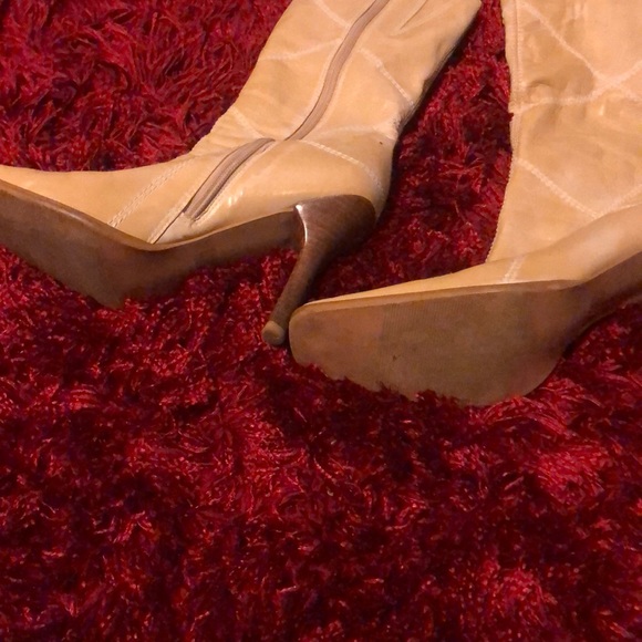Lovely must have boots - Picture 2 of 5